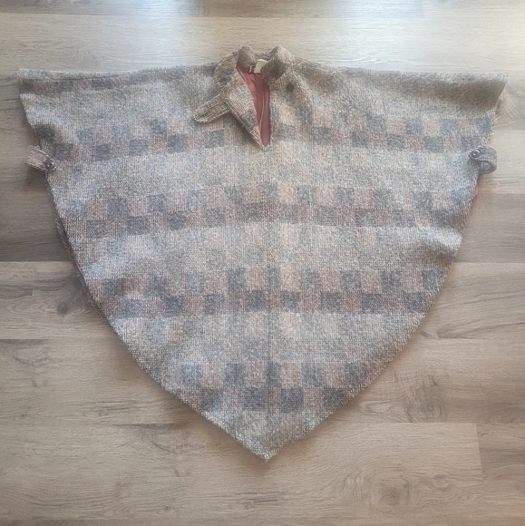 Antels Wool Cape - Picture 9 of 11